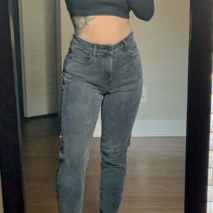 AMERICAN EAGLE BLACK STRAIGHT MOM JEANS